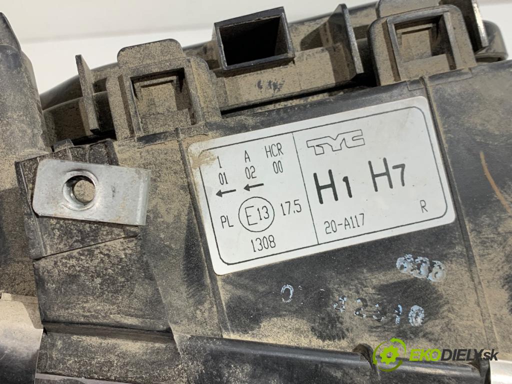 AUDI A3 8L liftback 2002 92 kW 1.8 1781 světlomet pravý přední část 20-A117
