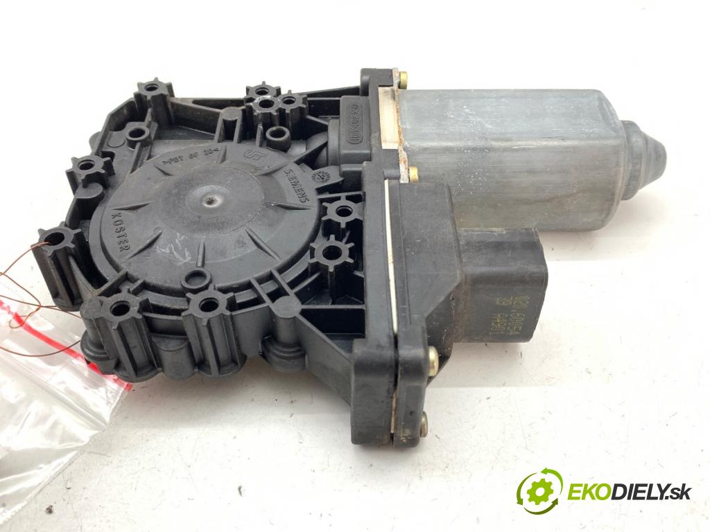AUDI A3 8L liftback 2002 92 kW 1.8 1781 motor sťahovaní okna pravý zadní část 8L4959802A