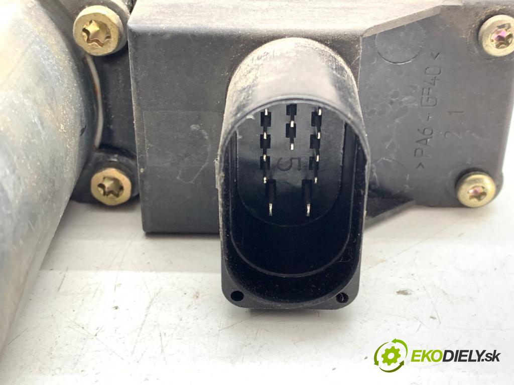 AUDI A3 8L liftback 2002 92 kW 1.8 1781 motor sťahovaní okna pravý zadní část 8L4959802A