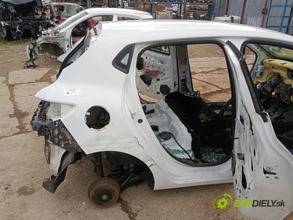 RENAULT CLIO IV liftback 2015 66 kW 1.5 dCi 90 1461 KAROSERIA ČTVRŤÁK blatník práh střecha PODŁUŻNICA