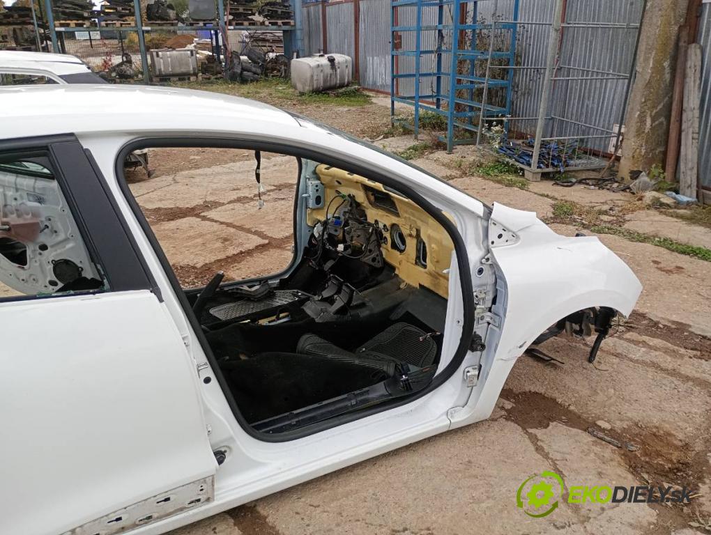 RENAULT CLIO IV liftback 2015 66 kW 1.5 dCi 90 1461 KAROSERIA ČTVRŤÁK blatník práh střecha PODŁUŻNICA