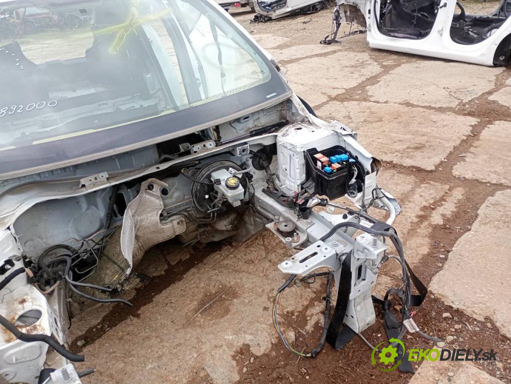 RENAULT CLIO IV liftback 2015 66 kW 1.5 dCi 90 1461 KAROSERIA ČTVRŤÁK blatník práh střecha PODŁUŻNICA