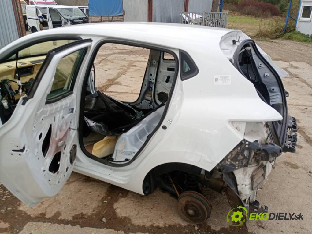 RENAULT CLIO IV liftback 2015 66 kW 1.5 dCi 90 1461 KAROSERIA ČTVRŤÁK blatník práh střecha PODŁUŻNICA