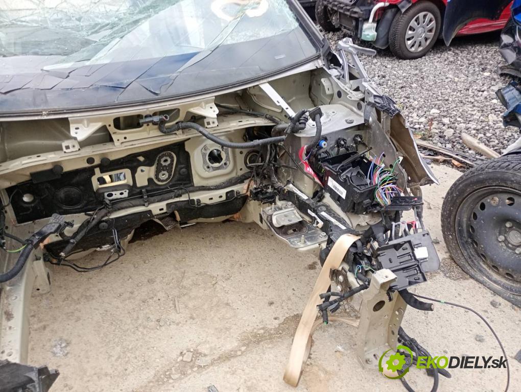 PEUGEOT 3008 SUV 2020 96 kW 1.2 THP/ PureTech 130 1199 karoséria ČTVRŤÁK: Blatník prah strecha PODŁUŻNICA