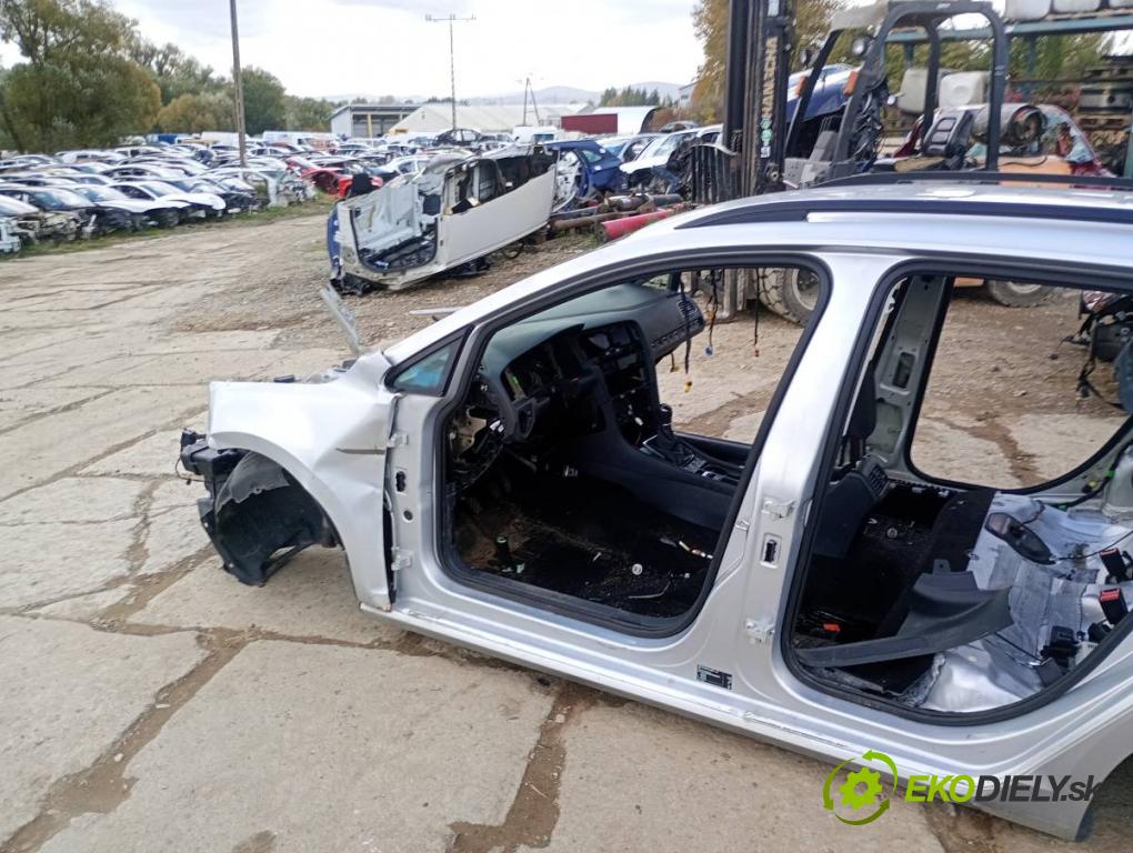VW GOLF VII Kombi 2014 81 kW 1.6 TDI 1598 KAROSERIA ČTVRŤÁK blatník práh střecha PODŁUŻNICA