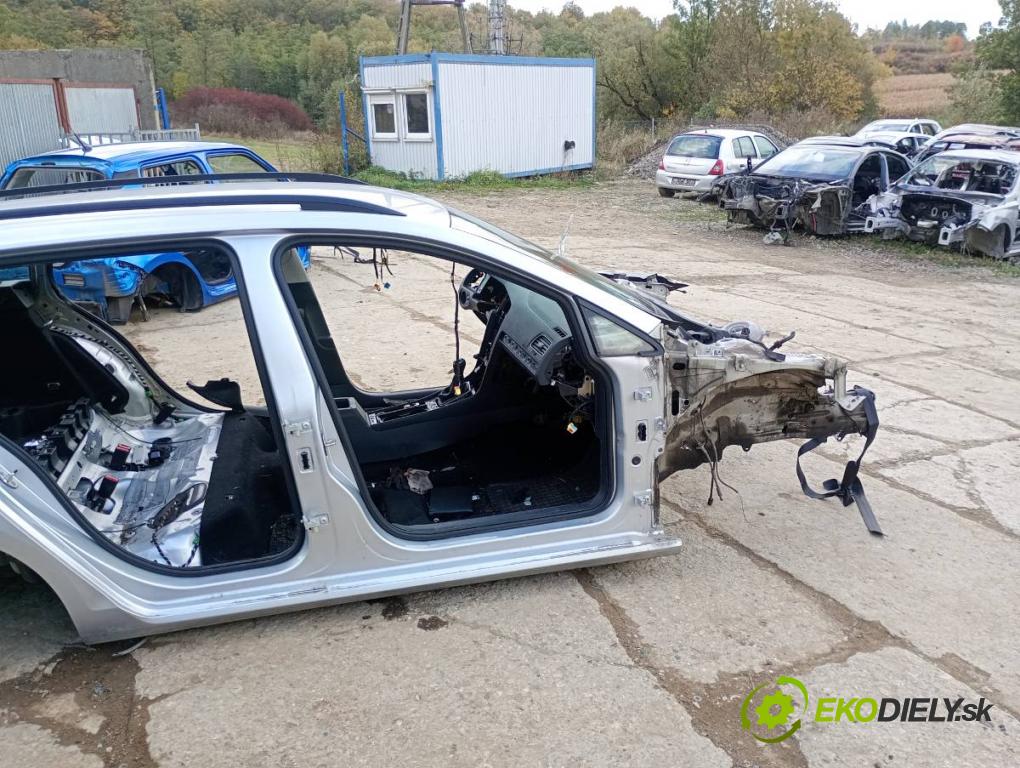 VW GOLF VII Kombi 2014 81 kW 1.6 TDI 1598 KAROSERIA ČTVRŤÁK blatník práh střecha PODŁUŻNICA