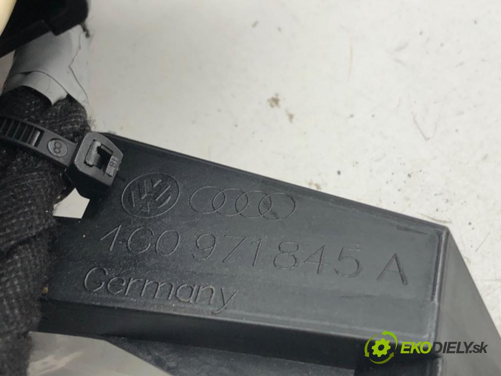 AUDI A6 C7 sedan 2014 180 kW 3.0 TDI quattro 2967 Skrinka poistková 4G0971845A (Poistková skrinka)