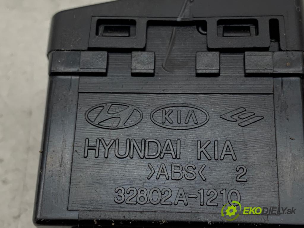 HYUNDAI ix35 SUV 2011 85 kW 1.7 CRDi 1685 Prepínač nastavenia svetiel 93760-250009P (Prepínacie páčky pod volantom)
