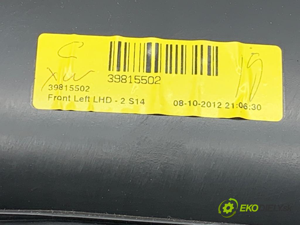 VOLVO V40 liftback 2012 84 kW D2 1560 ča dveře levý přední část