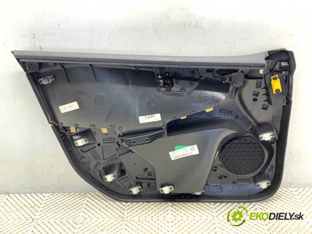 VOLVO V40 liftback 2012 84 kW D2 1560 ča dveře pravý přední část