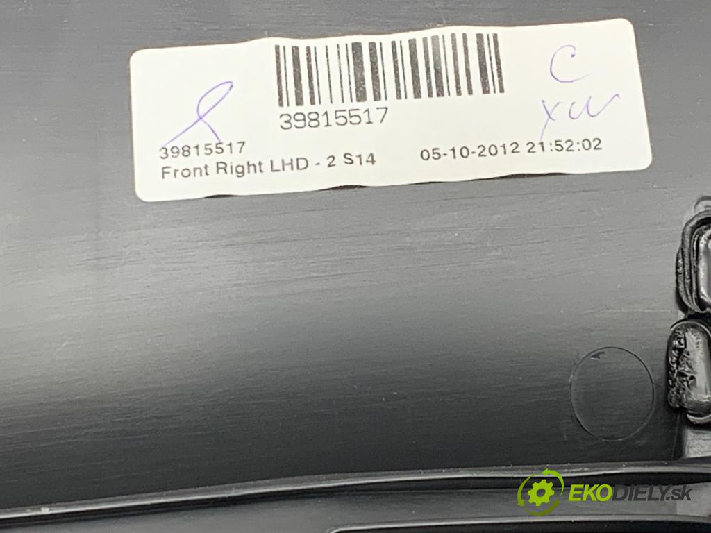 VOLVO V40 liftback 2012 84 kW D2 1560 ča dveře pravý přední část