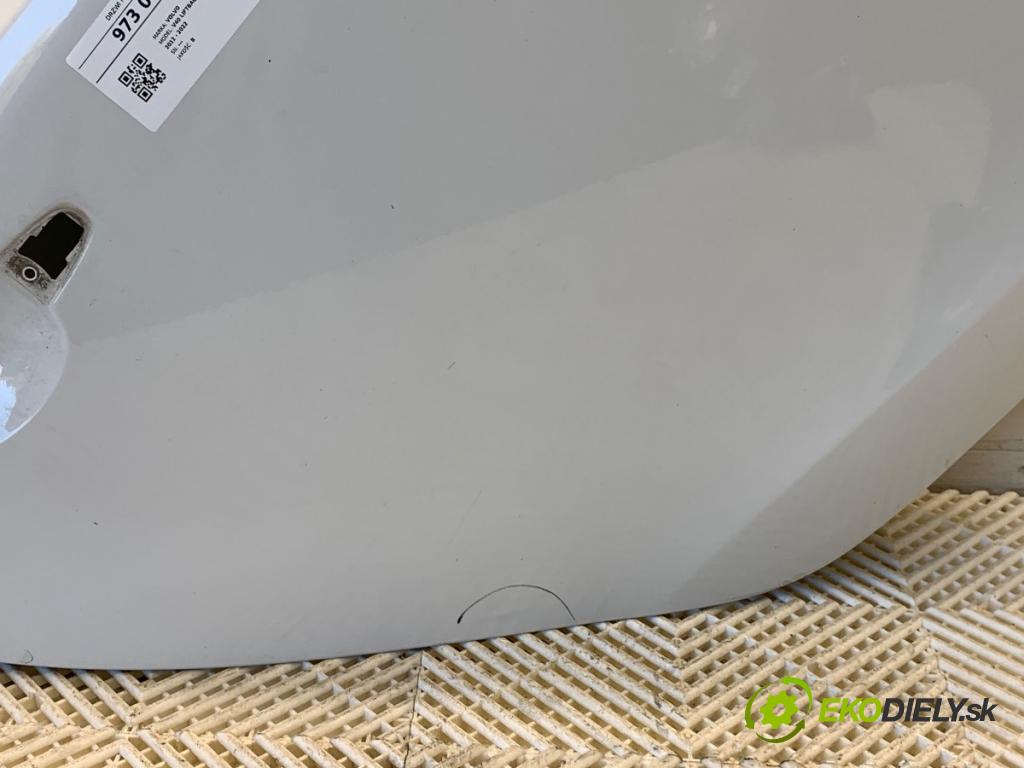 VOLVO V40 liftback 2012 84 kW D2 1560 dveře pravý zadní část
