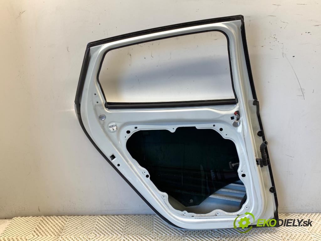 VOLVO V40 liftback 2012 84 kW D2 1560 dveře levý zadní část