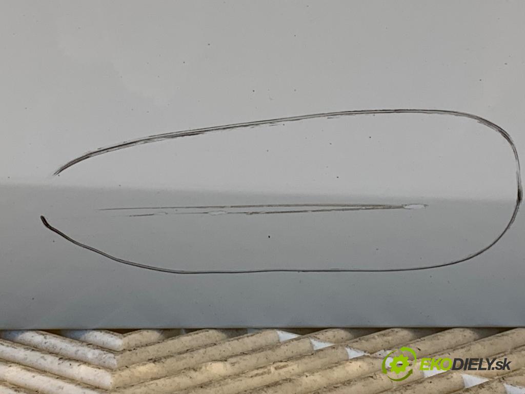VOLVO V40 liftback 2012 84 kW D2 1560 dveře pravý přední část