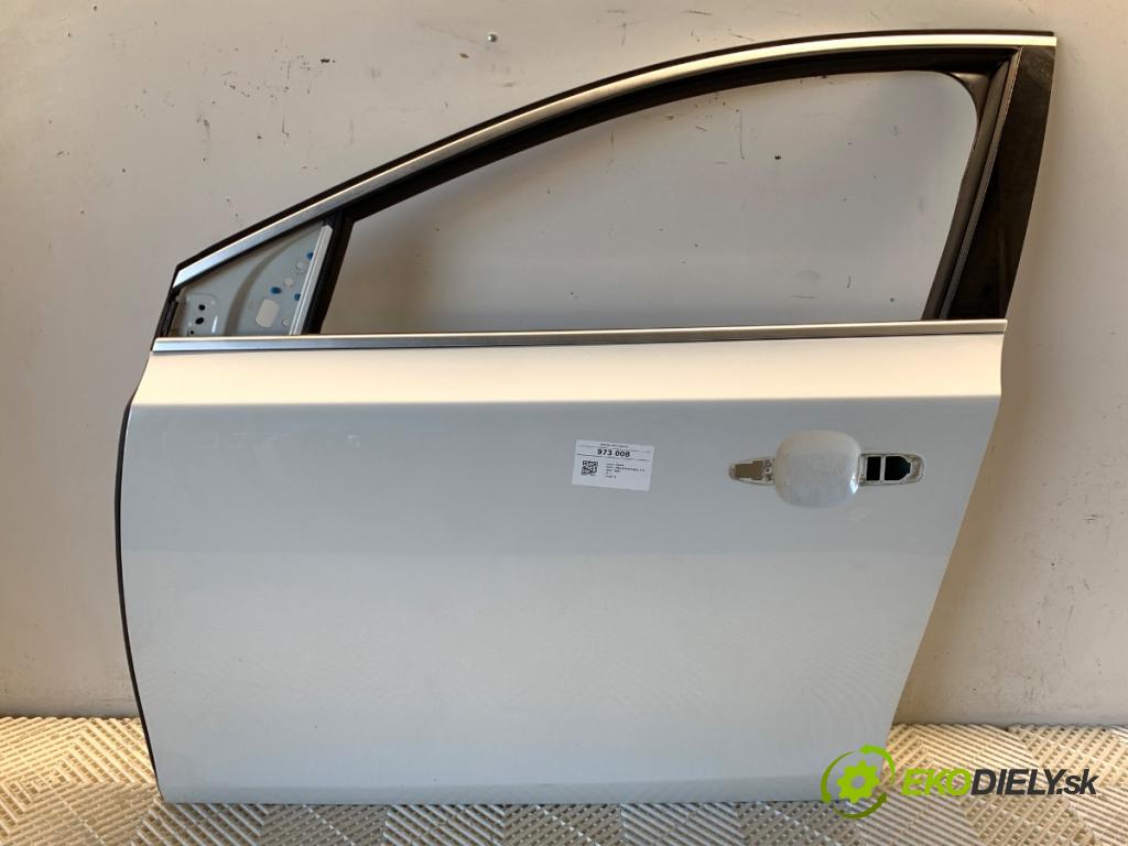 VOLVO V40 liftback 2012 84 kW D2 1560 Dvere ľavy predný 