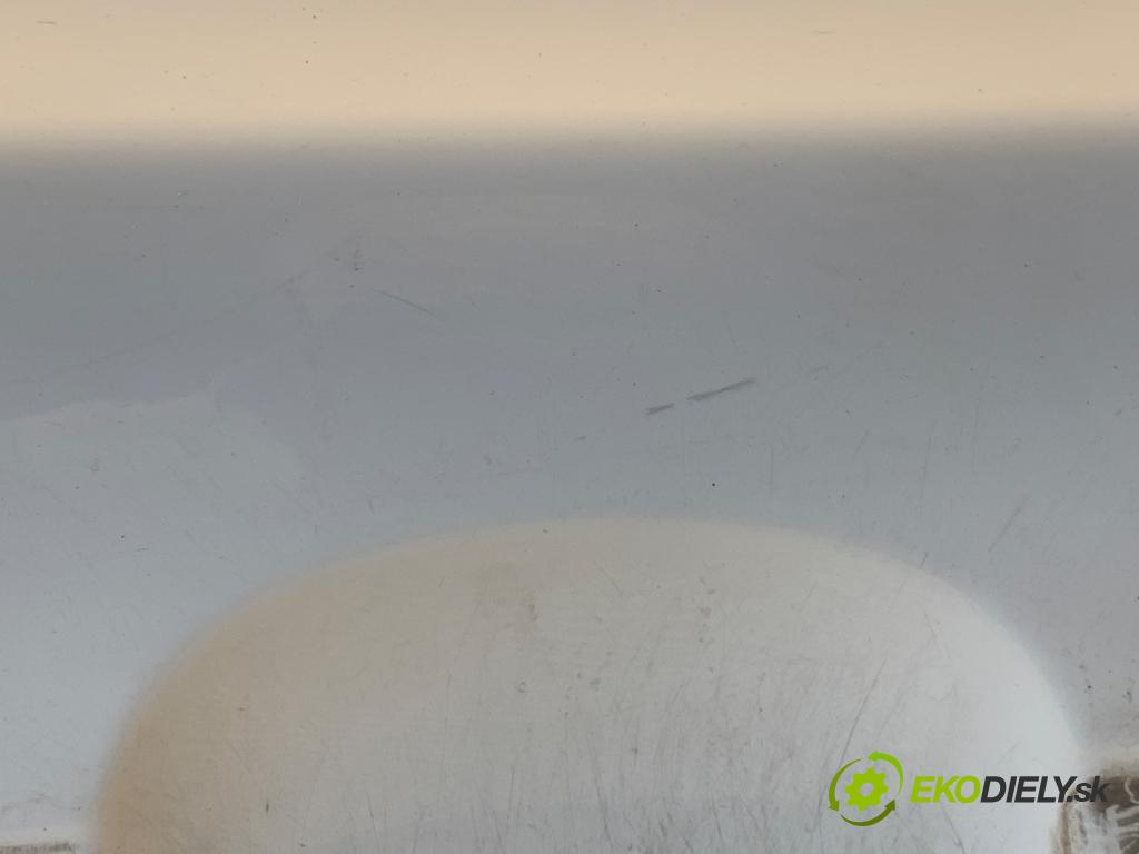 VOLVO V40 liftback 2012 84 kW D2 1560 dveře levý přední část