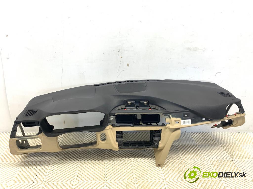 BMW F34 liftback 2016 190 kW 330 d 2993 palubní doska POLŠTÁŘ: 9218490