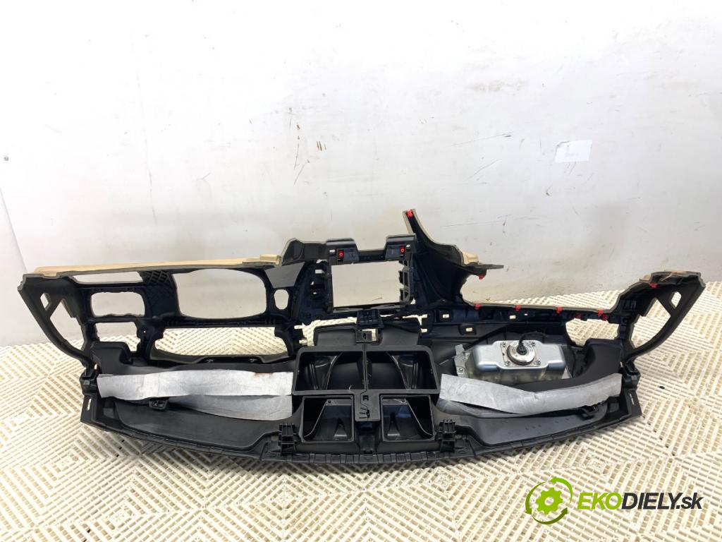BMW F34 liftback 2016 190 kW 330 d 2993 palubní doska POLŠTÁŘ: 9218490