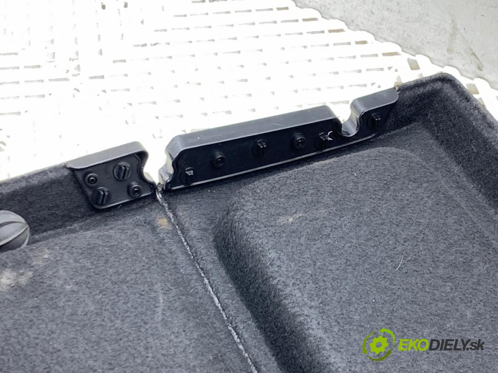 SKODA OCTAVIA III liftback 2019 85 kW 1.6 TDI 1598 pláto zadní část 5E5867769E