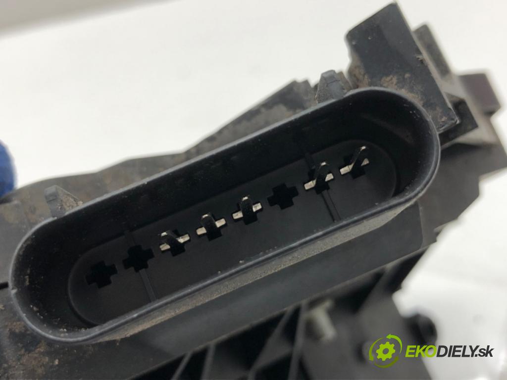 FORD MONDEO MK5 sedan 2013 133 kW 1.6 1596 zámok dveře levý přední část AE8A-5421813-CF