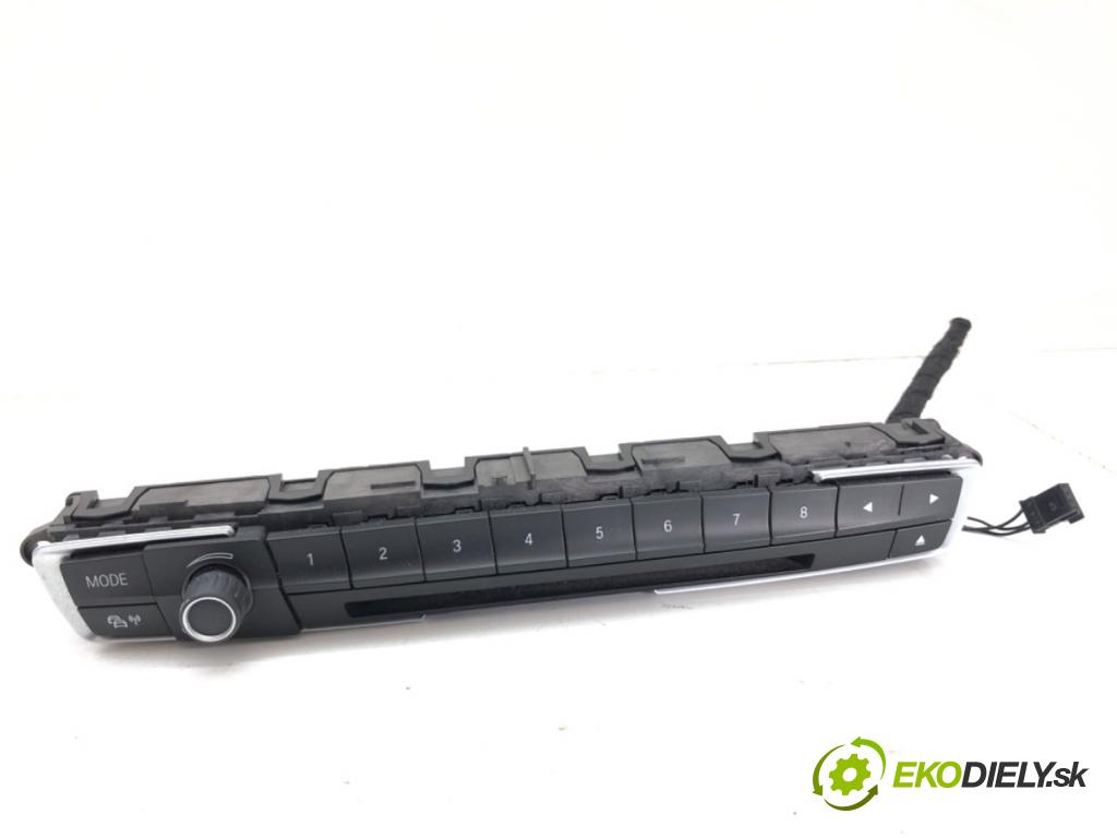 BMW F34 liftback 2016 190 kW 330 d 2993 Panel ovládania radia 6814187 (Prepínacie páčky pod volantom)