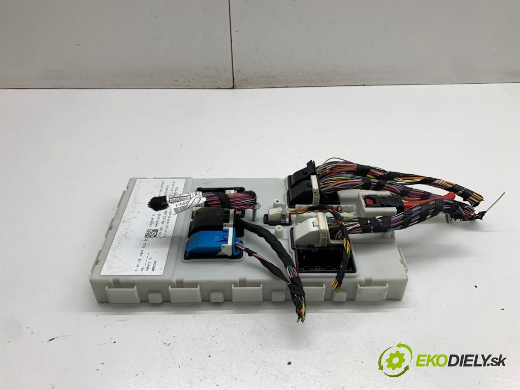 BMW F34 liftback 2016 190 kW 330 d 2993 Modul komfortu 6825538 (Modul komfortu)