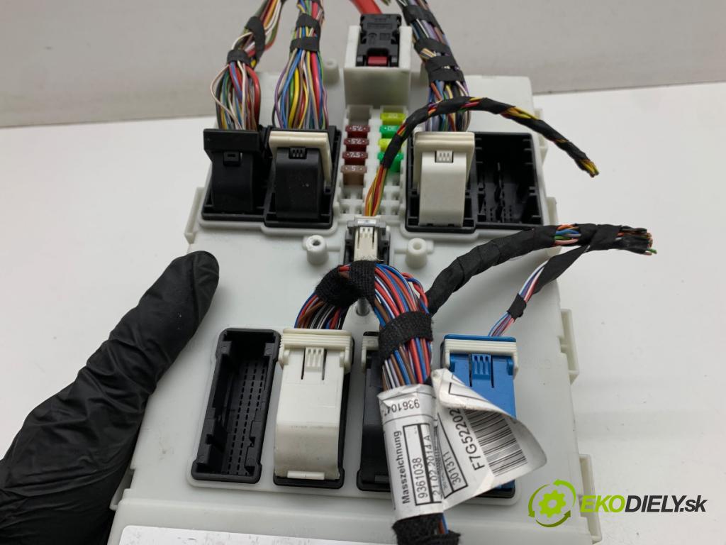 BMW F34 liftback 2016 190 kW 330 d 2993 Modul komfortu 6825538 (Modul komfortu)