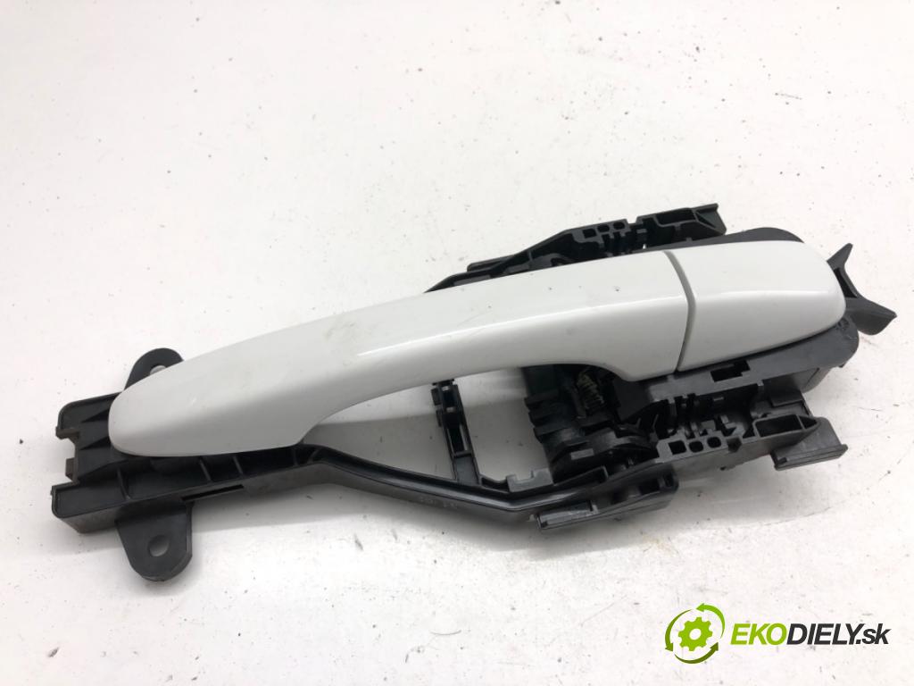 VOLVO V40 liftback 2012 84 kW D2 1560 Kľučka vonkajšia pravy zad 