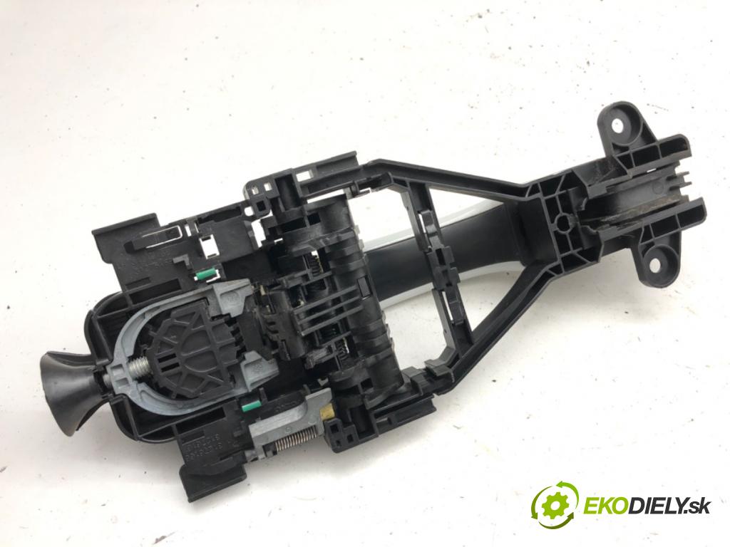 VOLVO V40 liftback 2012 84 kW D2 1560 Kľučka vonkajšia pravy zad