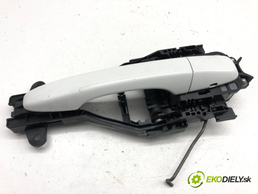 VOLVO V40 liftback 2012 84 kW D2 1560 Kľučka vonkajšia ľavy predný 