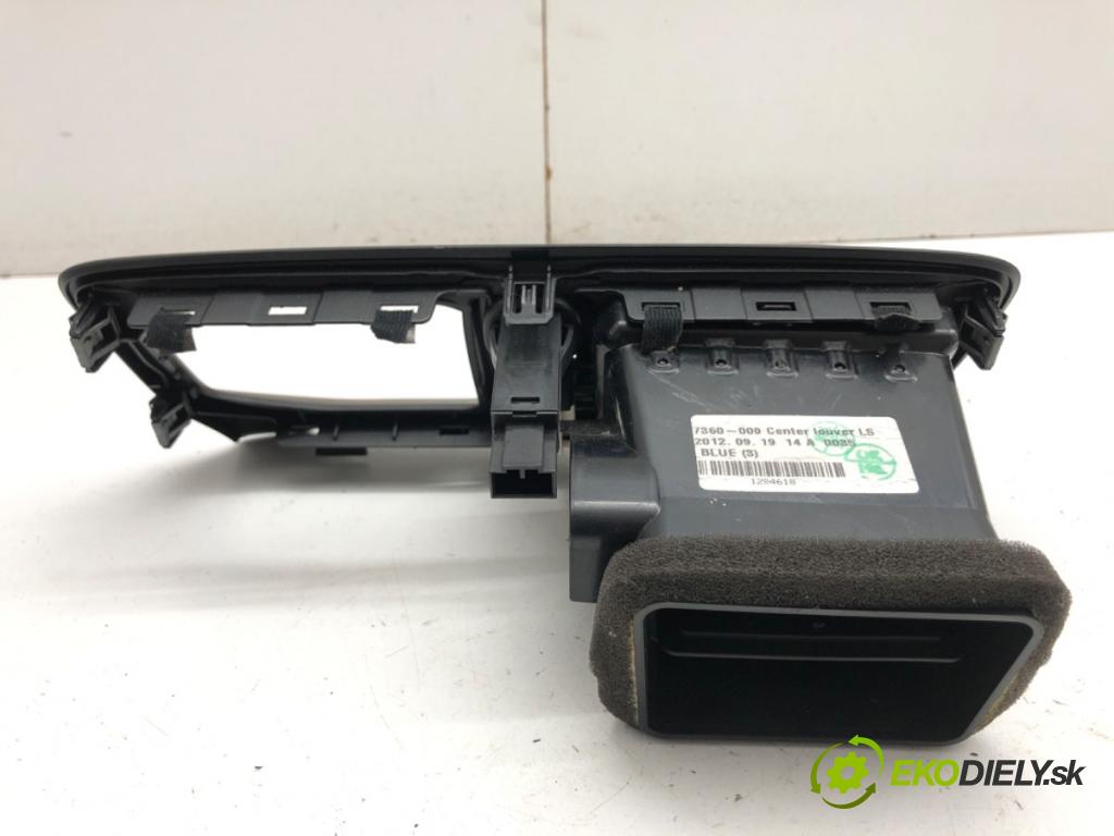 VOLVO V40 liftback 2012 84 kW D2 1560 mří topení přední část 1284618