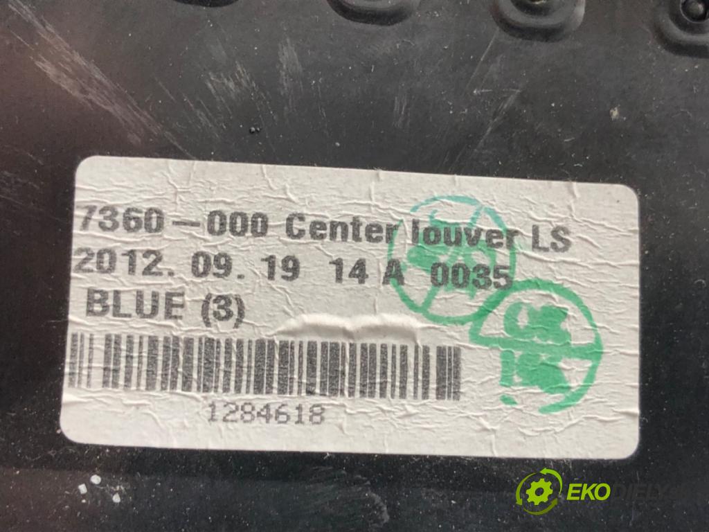 VOLVO V40 liftback 2012 84 kW D2 1560 mří topení přední část 1284618