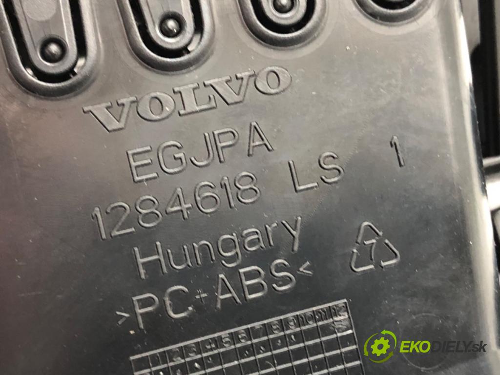 VOLVO V40 liftback 2012 84 kW D2 1560 mří topení přední část 1284618