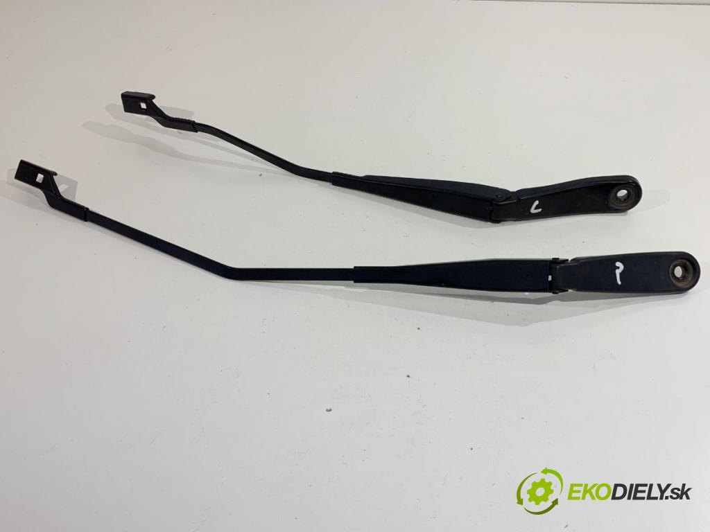 VOLVO V40 liftback 2012 84 kW D2 1560 Rameno stierače predný 31276060