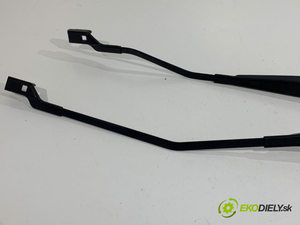 VOLVO V40 liftback 2012 84 kW D2 1560 Rameno stierače predný 31276060