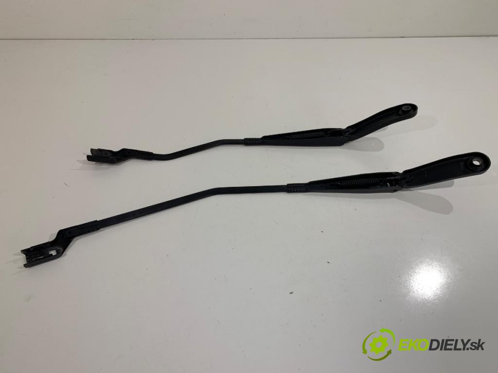 VOLVO V40 liftback 2012 84 kW D2 1560 Rameno stierače predný 31276060