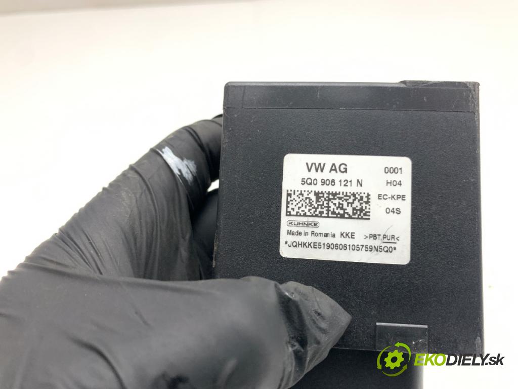 SKODA OCTAVIA III liftback 2019 85 kW 1.6 TDI 1598 modul pumpy paliva 5Q0906121N