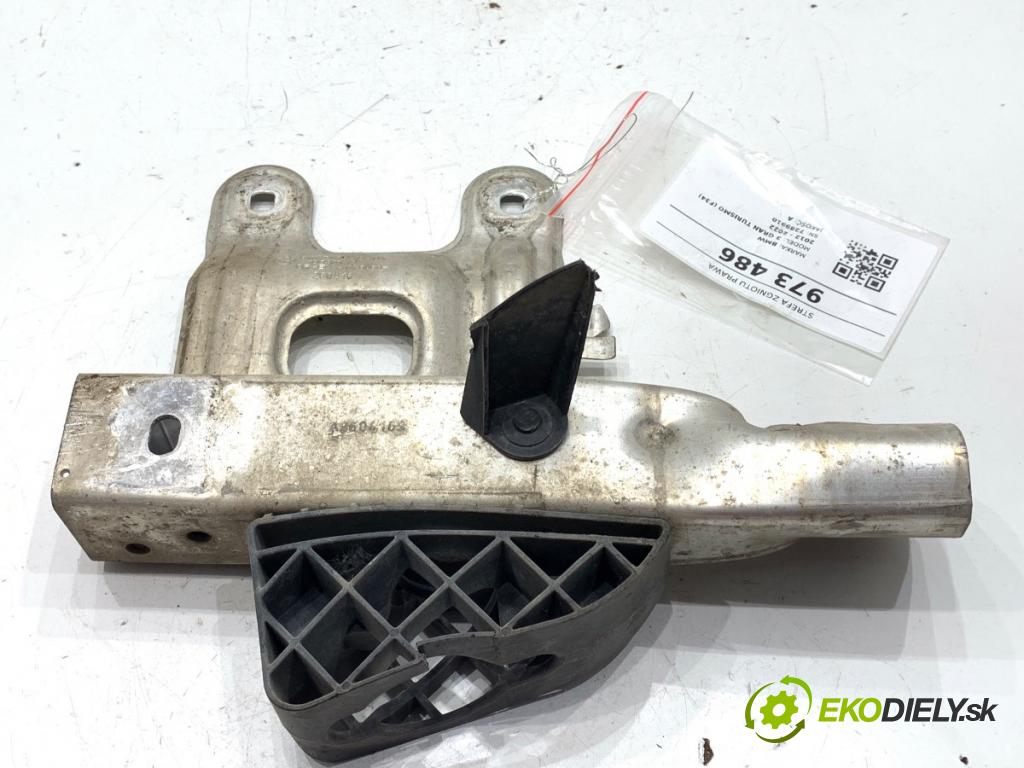 BMW F34 liftback 2016 190 kW 330 d 2993 držák mačkání pravá 7289910