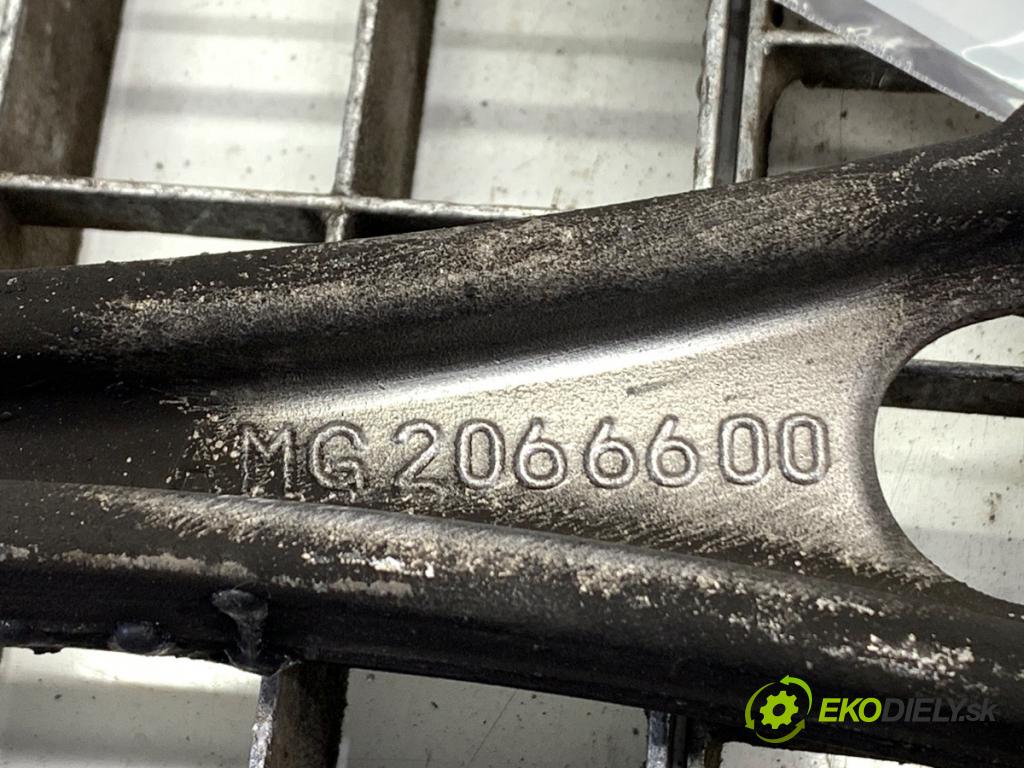 MERCEDES-BENZ KLASA C sedan 2024 300 kW AMG C 43 4-matic+ (206.087) 1991 rameno levý zadní část 2066600
