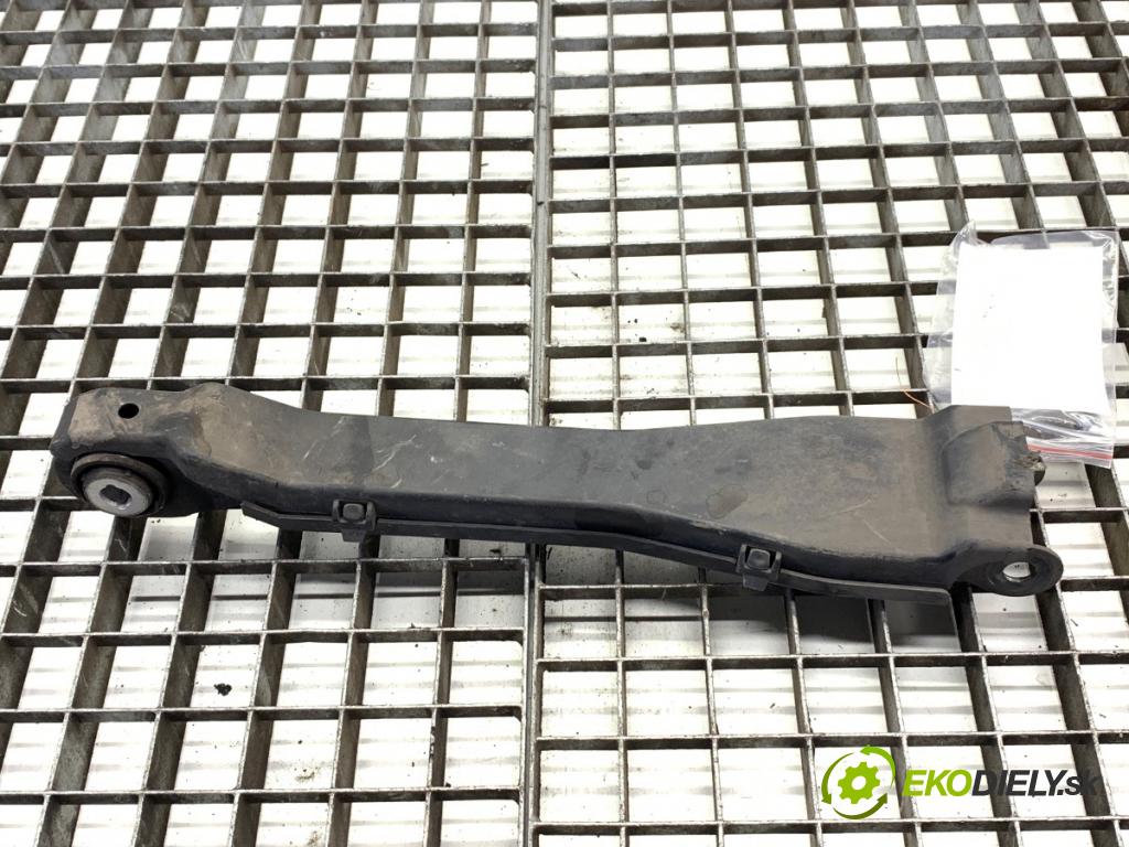 MERCEDES-BENZ KLASA C sedan 2024 300 kW AMG C 43 4-matic+ (206.087) 1991 rameno pravý zadní část