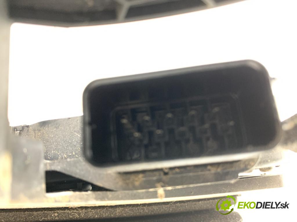 VOLVO V50 Kombi 2007 100 kW 2.0 D 1998 zámok dveře pravý zadní část 30699112