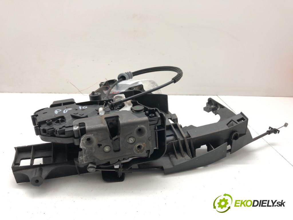 VOLVO V50 Kombi 2007 100 kW 2.0 D 1998 zámok dveře pravý přední část 30753664