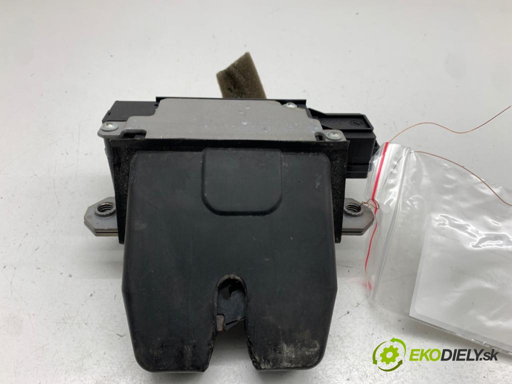 VOLVO V50 Kombi 2007 100 kW 2.0 D 1998 zámok dveří zadní část 4N51-A442A66-AN