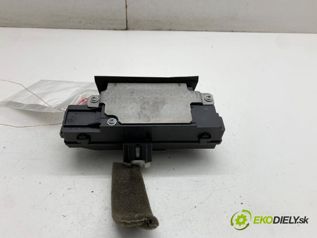VOLVO V50 Kombi 2007 100 kW 2.0 D 1998 zámok dveří zadní část 4N51-A442A66-AN