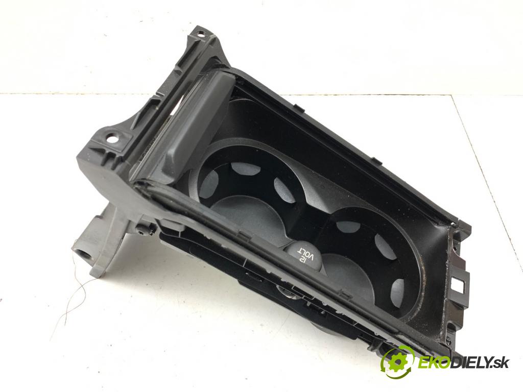 VOLVO V40 liftback 2012 84 kW D2 1560 držák na nápoje 08632777 (Držák nápojů)