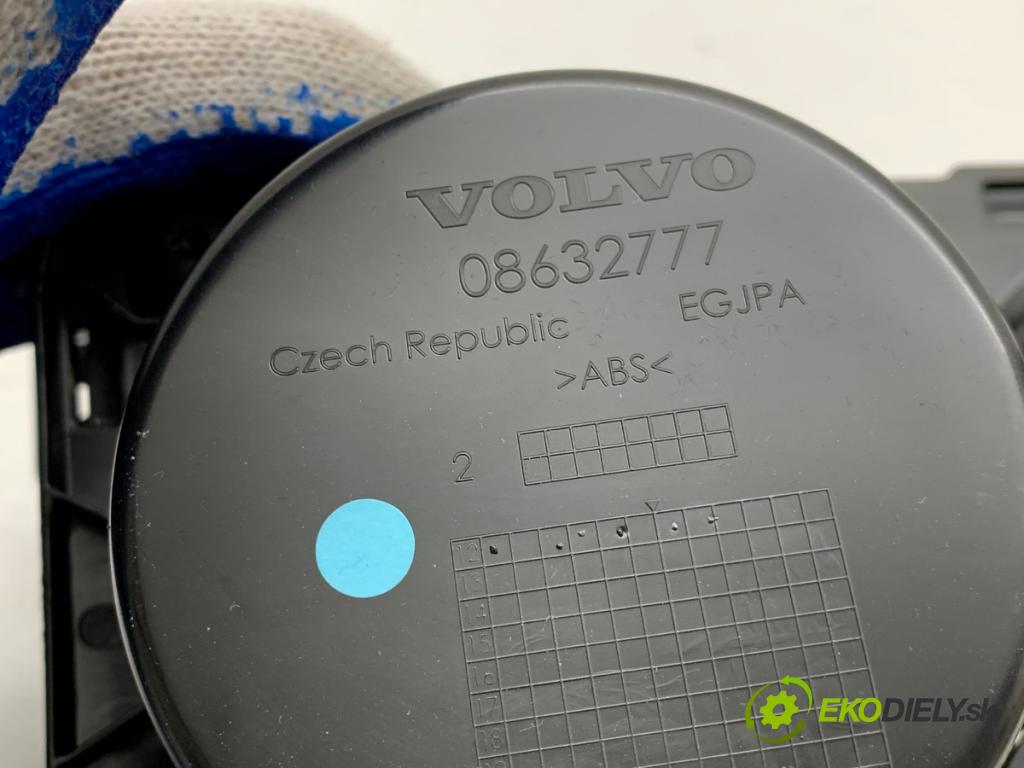 VOLVO V40 liftback 2012 84 kW D2 1560 držák na nápoje 08632777 (Držák nápojů)