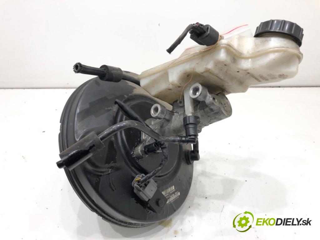VOLVO V40 liftback 2012 84 kW D2 1560 posilovač bŕzd P31317079