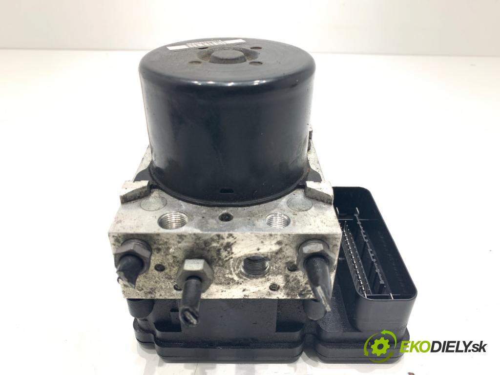 VOLVO V40 liftback 2012 84 kW D2 1560 pumpa ABS P31317074 (Pumpa ABS)