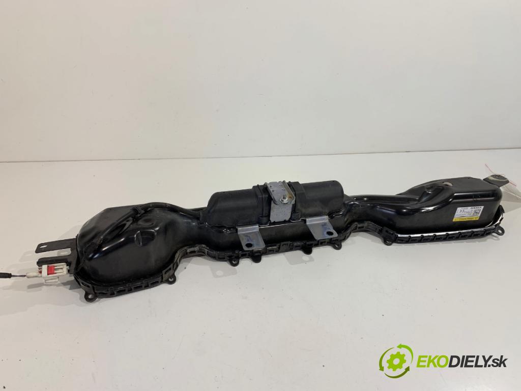 VOLVO V40 liftback 2012 84 kW D2 1560 airbag AirBag OCHRANA Pěšky P31305431
