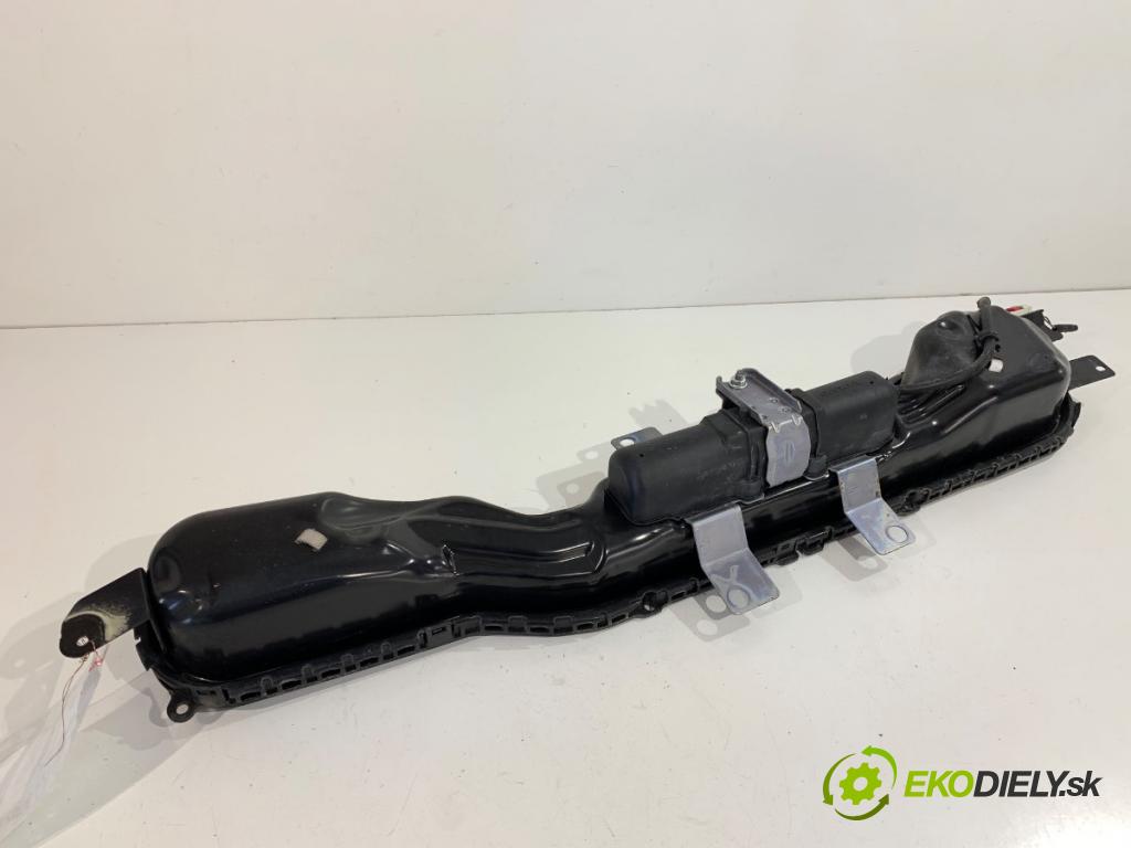 VOLVO V40 liftback 2012 84 kW D2 1560 airbag AirBag OCHRANA Pěšky P31305431